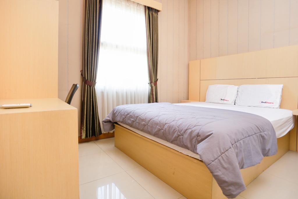 Reddoorz Plus @ Candrawulan Buahbatu Bandung Exteriör bild